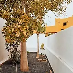 Prázdninový dům Komfortables In Mit Privatem Garten Und Beheiztem Pool By Interhome Corralejo