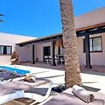 Prázdninový dům Komfortables In Mit Privatem Garten Und Beheiztem Pool By Interhome