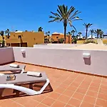 Prázdninový dům Komfortables In Mit Privatem Garten Und Beheiztem Pool By Interhome
